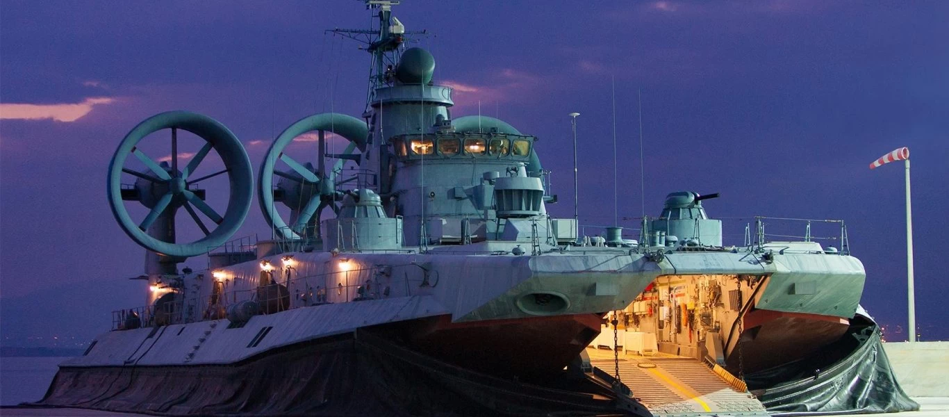 ΠTΜ Zubr στον Σαρωνικό: Άσκηση της Διακλαδικής Διοίκησης Ειδικών Επιχειρήσεων με το ΠΝ